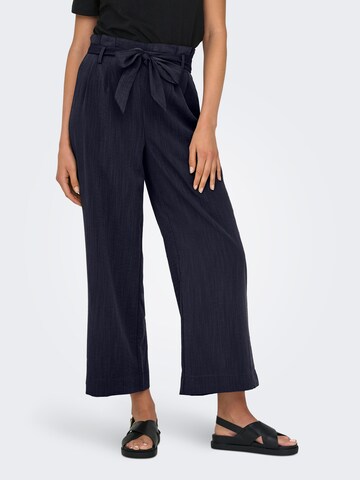 ONLY - Pierna ancha Pantalón plisado 'ONLMARSA' en azul: frente