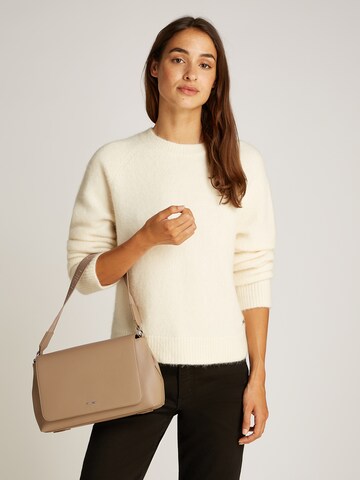 Calvin Klein Kabelka 'MUST' – šedá