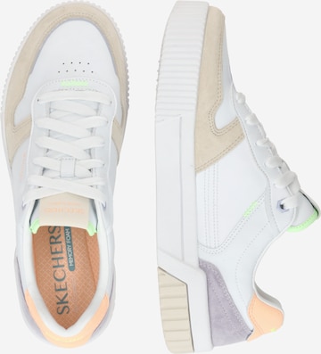 Baskets basses 'JADE' SKECHERS en blanc