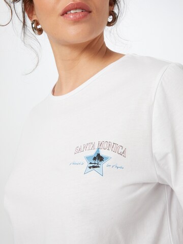 PIECES - Camiseta 'Verona' en blanco