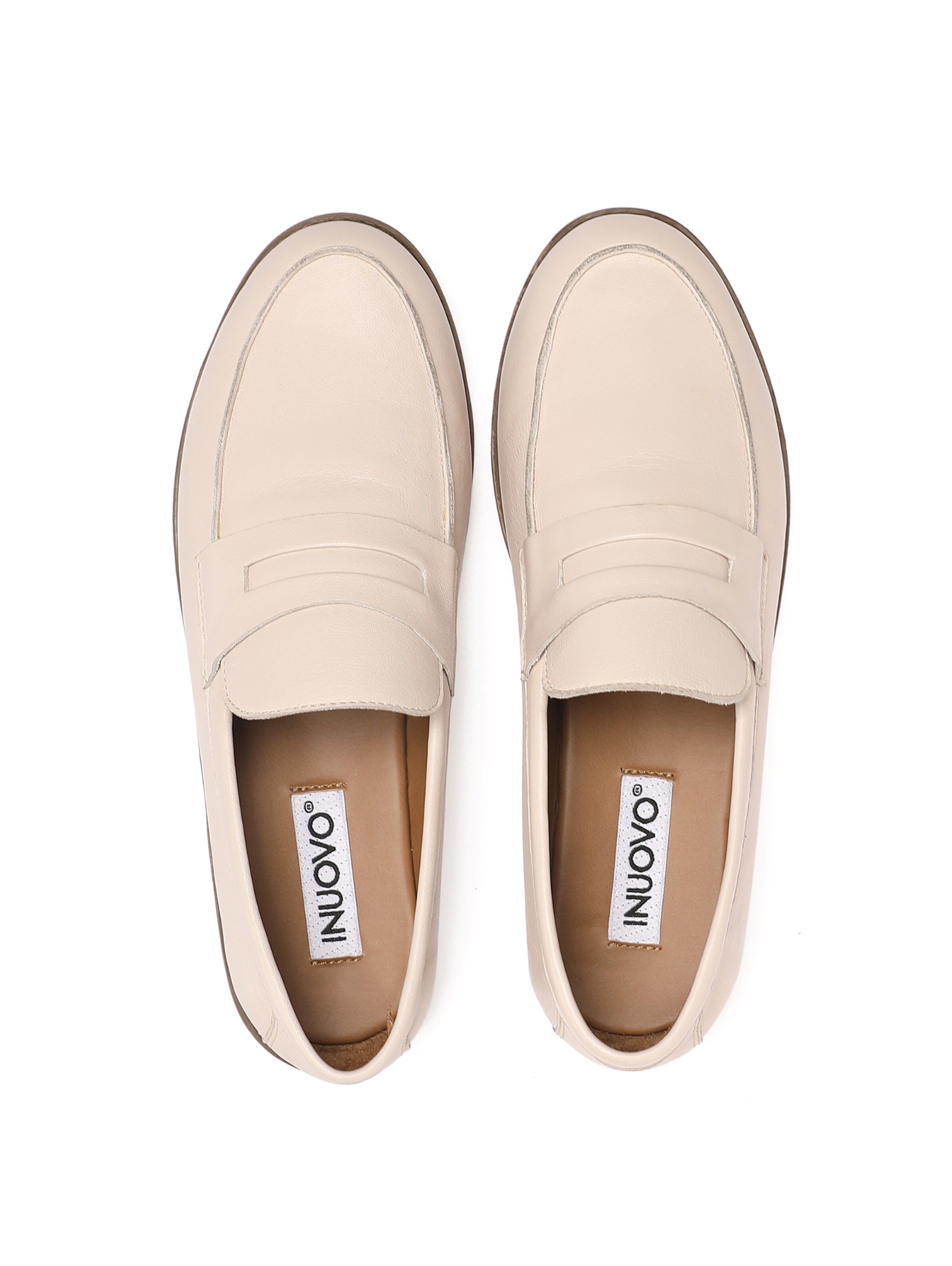 Chaussure basse INUOVO en blanc