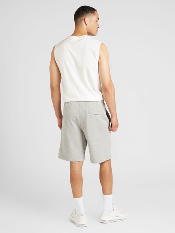 Nike Sportswear Loosefit Shorts 'CLUB' in Grau