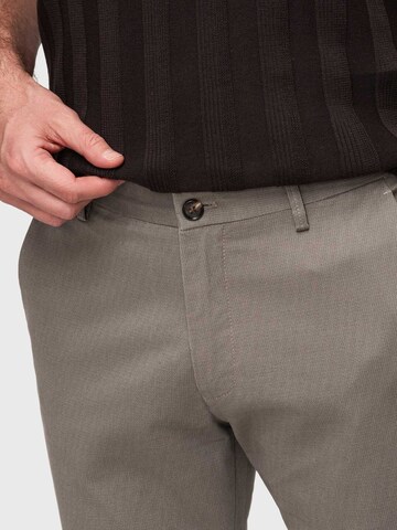 Ombre Regular Chino in Grijs