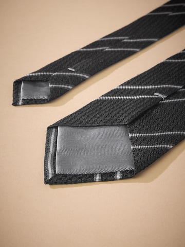 Next Γραβάτα σε μαύρο