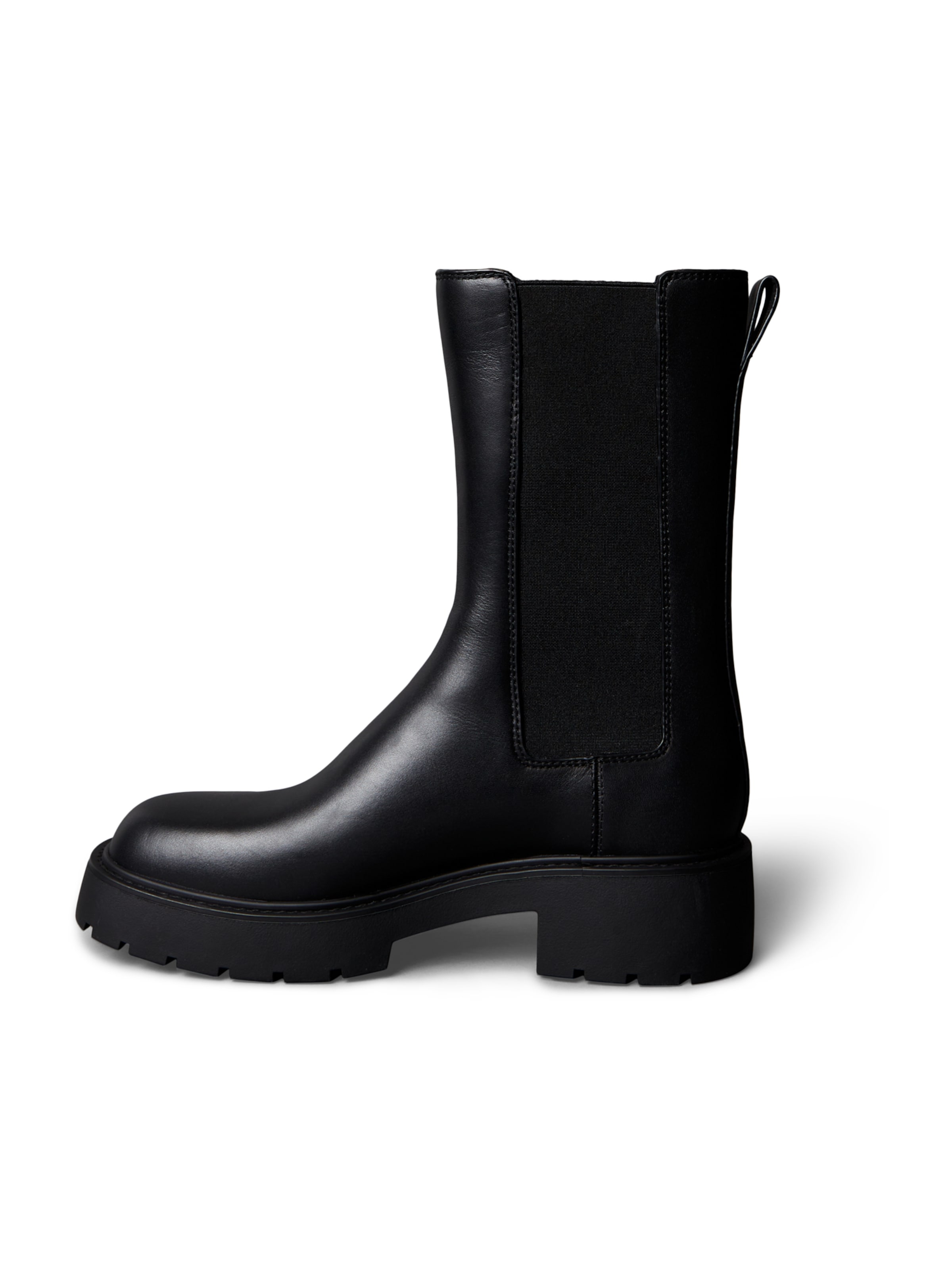 Calvin Klein Chelsea boots in Black: front