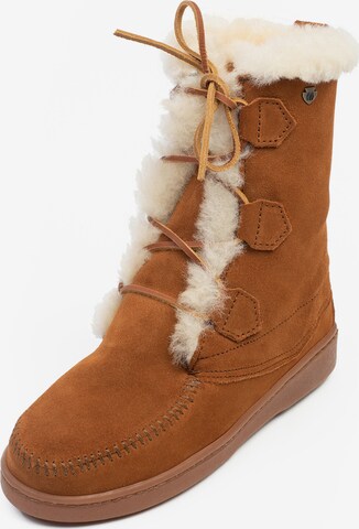 Bottines 'Juniper' Minnetonka en marron : devant