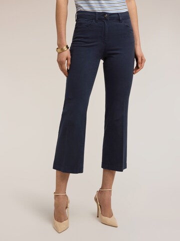 MOTIVI Flared Pants in Blue: front