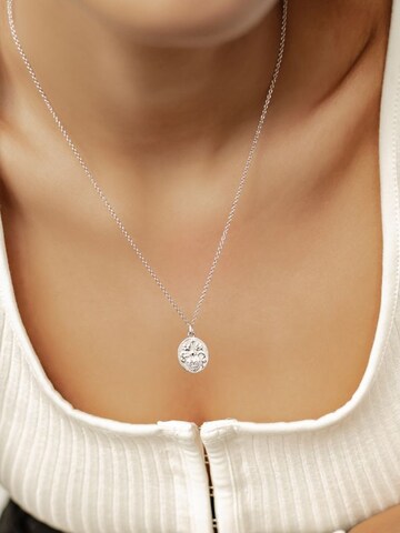 Collana 'Nurturer' di Hey Happiness in argento: frontale