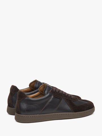 Sneaker bassa '09-4705' di Estro in marrone