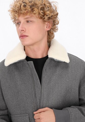 Giacca di mezza stagione di MO in grigio