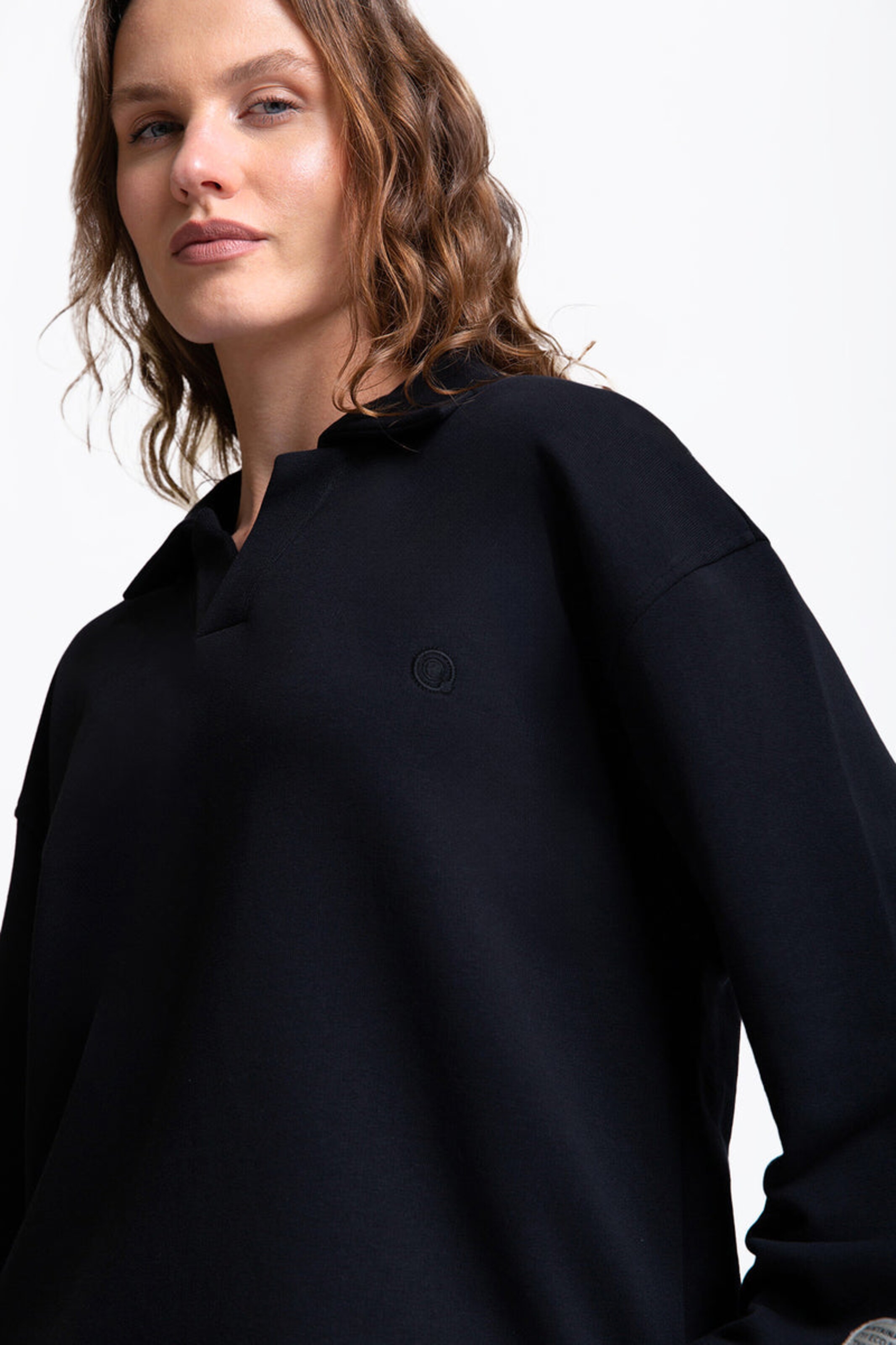 UNIQVIBE Sweatshirt in Black
