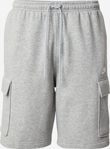 Pantalon cargo 'CLUB' Nike Sportswear en gris : devant