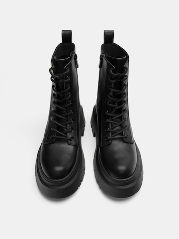 Pull&Bear Schnürstiefelette in Schwarz