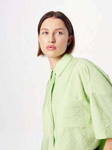 SISTERS POINT - Blusa 'ELLA' en verde