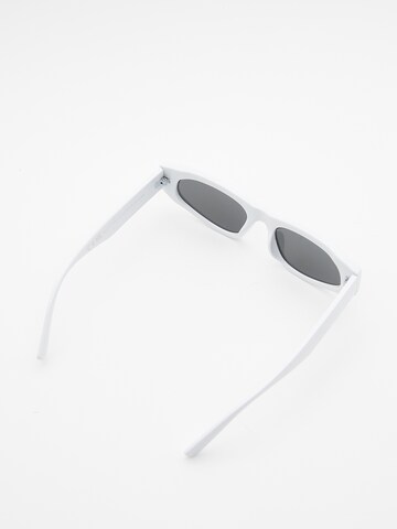 Pull&Bear Sonnenbrille in Weiß