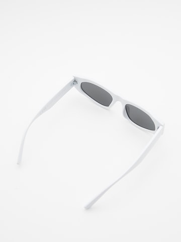 Pull&Bear Sunglasses in White