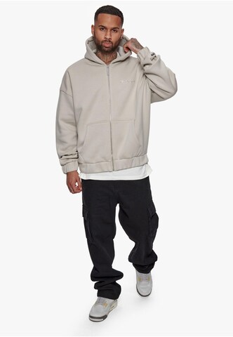 Dropsize Zip-Up Hoodie in Grey