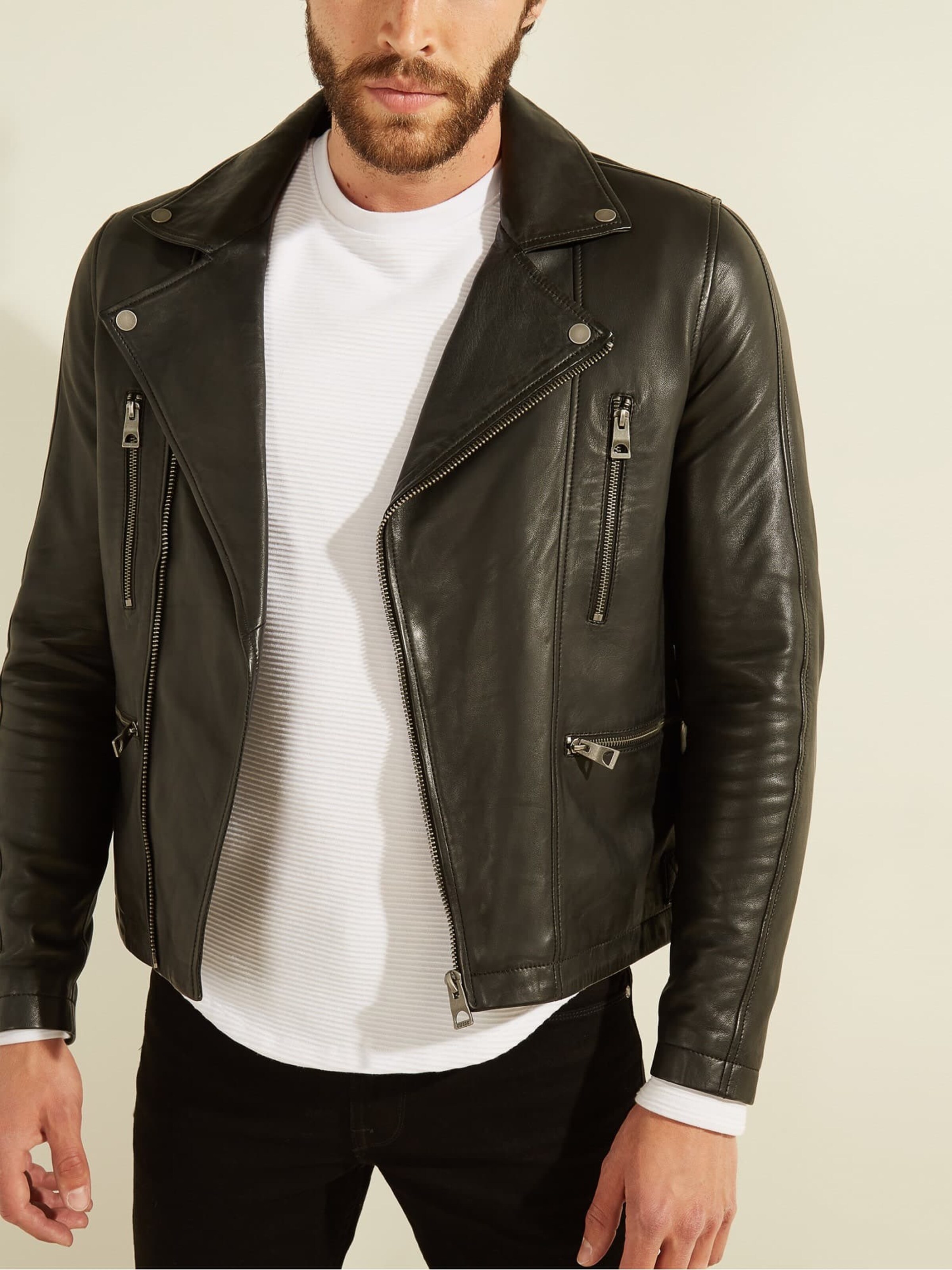 Männer Jacken GUESS Jacke in Schwarz - LY98521 Männer Jacken GUESS Jacke in Schwarz - LY98521