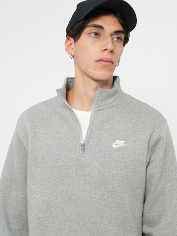 Nike Sportswear Sweatshirt 'CLUB' i grå