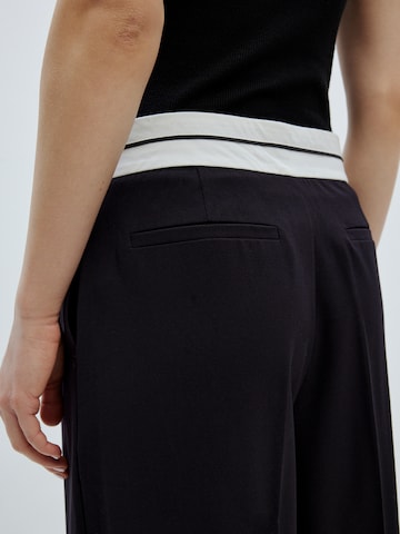 EDITED Wide leg Trousers with creases 'Kadin' in Black