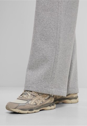 Wide Leg Pantalon Urban Classics en gris