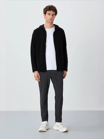 Tommy Life Workout Pants 'Jogginghose' in Grey: front
