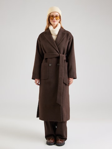 Manteau mi-saison Monki en marron : devant