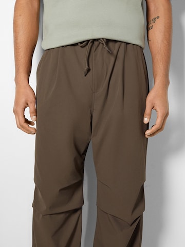 Bershka Tapered Hose in Braun