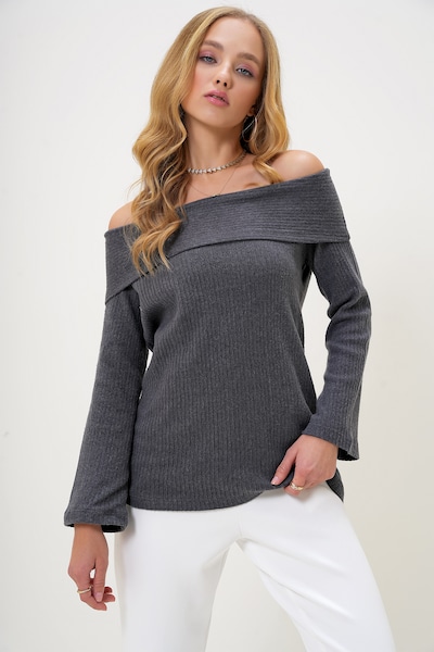 Trend Alaçatı Stili T-shirt en S en gris foncé, Vue avec produit