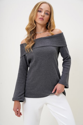 Tricou de la Trend Alaçatı Stili pe gri: față