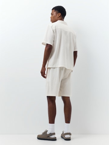 Pull&Bear Loose fit Trousers in White