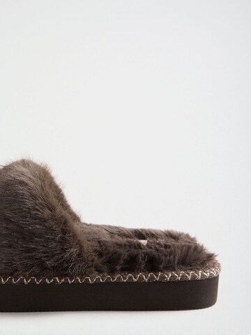 Lipsy Slipper in Brown