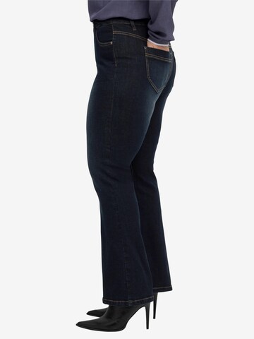 SHEEGO Bootcut Jeans in Blau