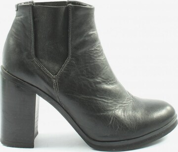 ROYAL REPUBLIQ Dress Boots in 37 in Black: front