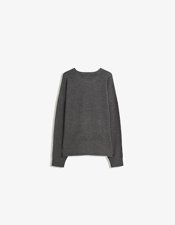 Pulover de la Bershka pe gri