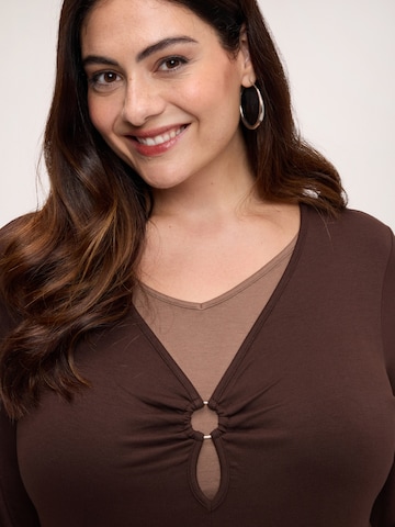 Fiorella Rubino - Camiseta en marrón