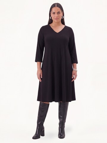 Robe YOEK en noir : devant