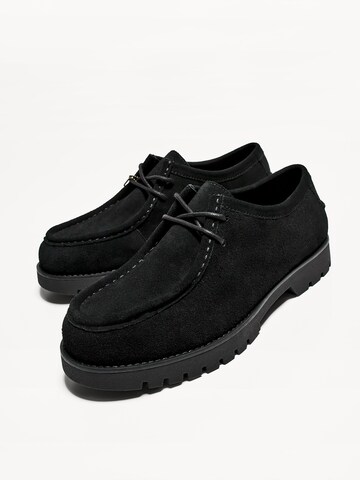 Bershka Pantofle w kolorze czarny