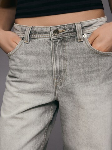 Baggy Jeans de la Bershka pe gri