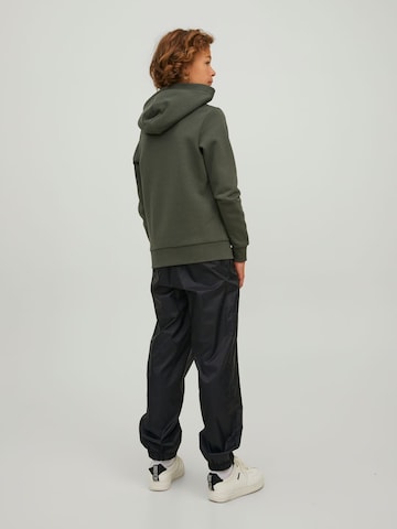 Jack & Jones Junior Суичър 'Tech' в зелено