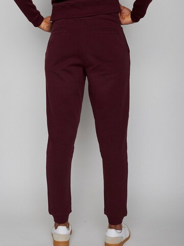 GREENBOMB Tapered Broek in Rood