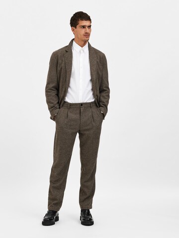 SELECTED HOMME Regular Pleat-front trousers 'Troy' in Brown