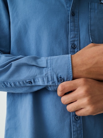 Next - Ajuste regular Camisa en azul