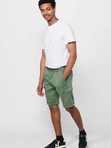 KOROSHI Regular Shorts in Grün