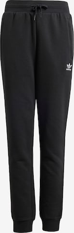 Tapered Pantaloni 'Trefoil Essentials' di ADIDAS ORIGINALS in nero: frontale