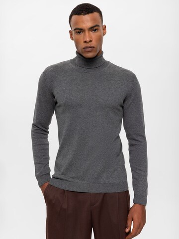 Antioch Pullover in Grau