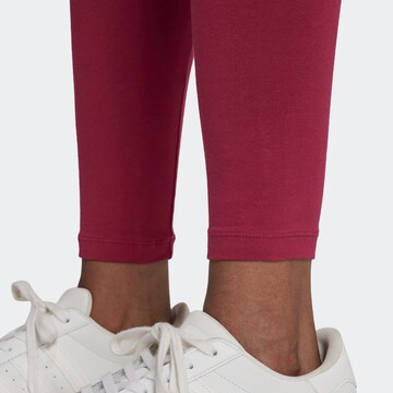 ADIDAS ORIGINALS Skinny Leggingsit 'Adicolor Essentials' värissä punainen