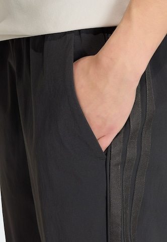 Loosefit Pantalon de sport 'Audi Revoult F1 Team Engineers & Marketing' ADIDAS PERFORMANCE en noir