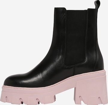 Karolina Kurkova Originals Chelsea Boots 'Cami' in Schwarz