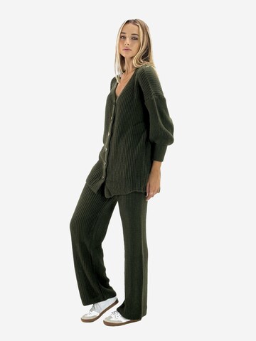 Elara Langesset ' Langesset ' in Grün